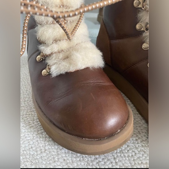 Ugg Viki Water-Resistant Mixed Leather Boots-Size 9 - Picture 2 of 10